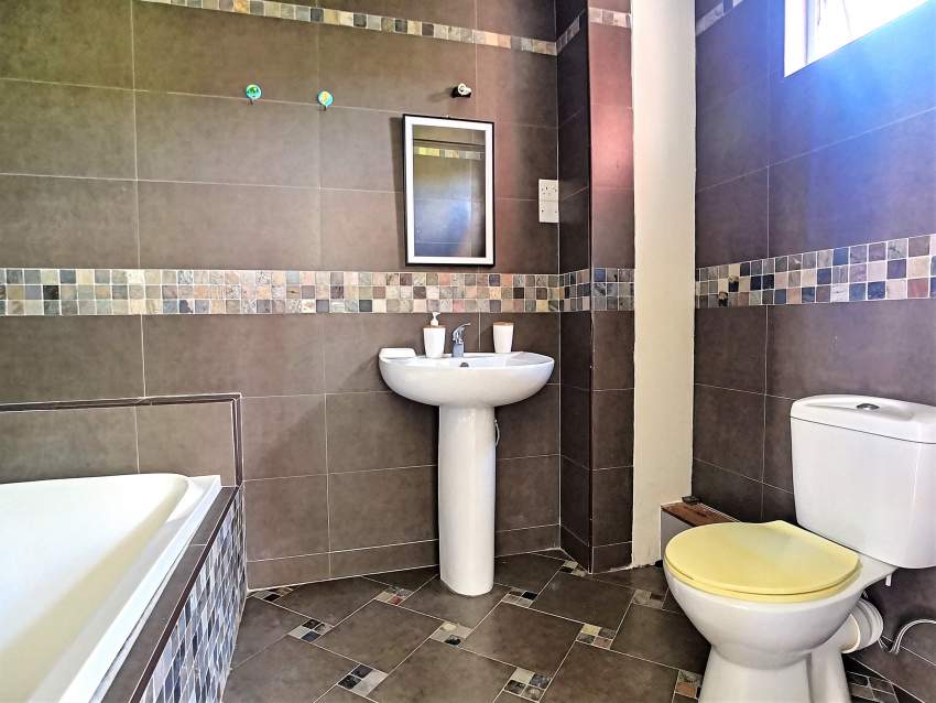 (Ref. MA7-376) Maison avec vue piscine - 5 - House  on Aster Vender