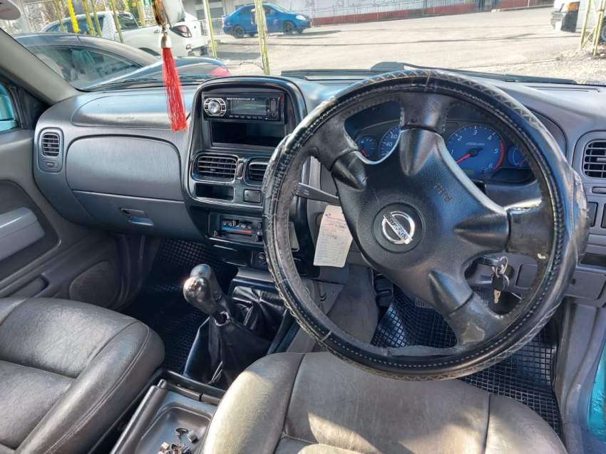 4x4 Nissan Hardbody Yr 04 - 1 - Pickup trucks (4x4 & 4x2)  on Aster Vender