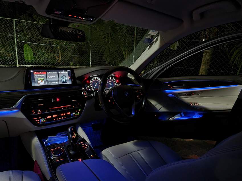 BMW 530i LUXURY LINE  - 5 - Luxury Cars  on Aster Vender