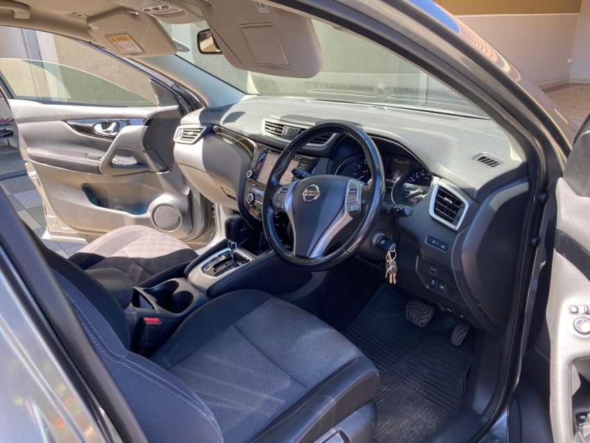 Nissan Qashqai 2017 - 2 - SUV Cars  on Aster Vender