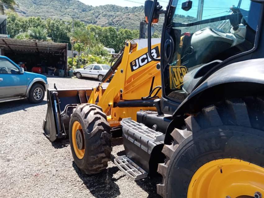 JCB 3CX  - 5 - Excavator & Loader  on Aster Vender