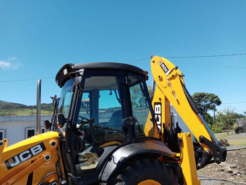 JCB 3CX  - 2 - Excavator & Loader  on Aster Vender