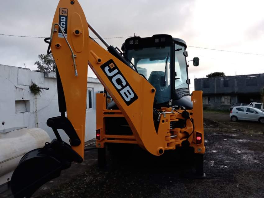 JCB 3CX  - 3 - Excavator & Loader  on Aster Vender