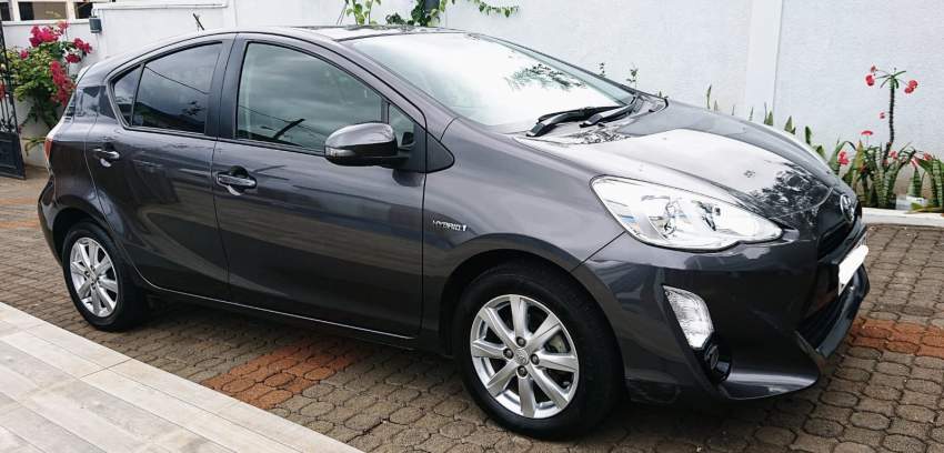Toyota Prius C 2017 - 7 - Compact cars  on Aster Vender