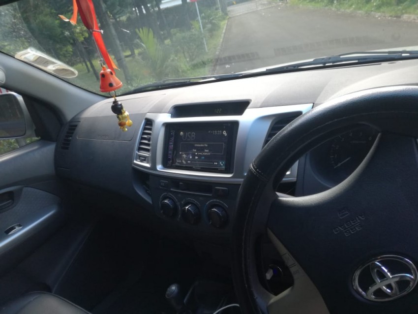 Toyota 4x4 Hilux year 2013 - 2 - Pickup trucks (4x4 & 4x2)  on Aster Vender