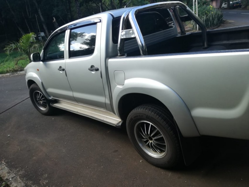 Toyota 4x4 Hilux year 2013 - 0 - Pickup trucks (4x4 & 4x2)  on Aster Vender