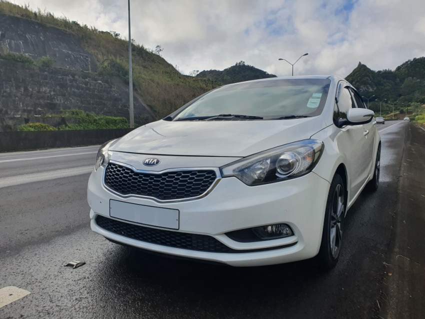 Kia Cerato Full Executive 2013 on Aster Vender