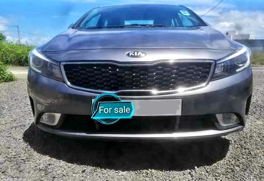 Kia Cerato Gt Line SX Pack + - 3 - Family Cars  on Aster Vender
