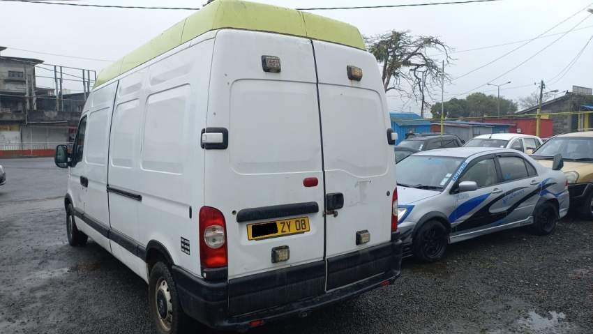 Nissan interstar year 08  - 3 - Cargo Van (Delivery Van)  on Aster Vender