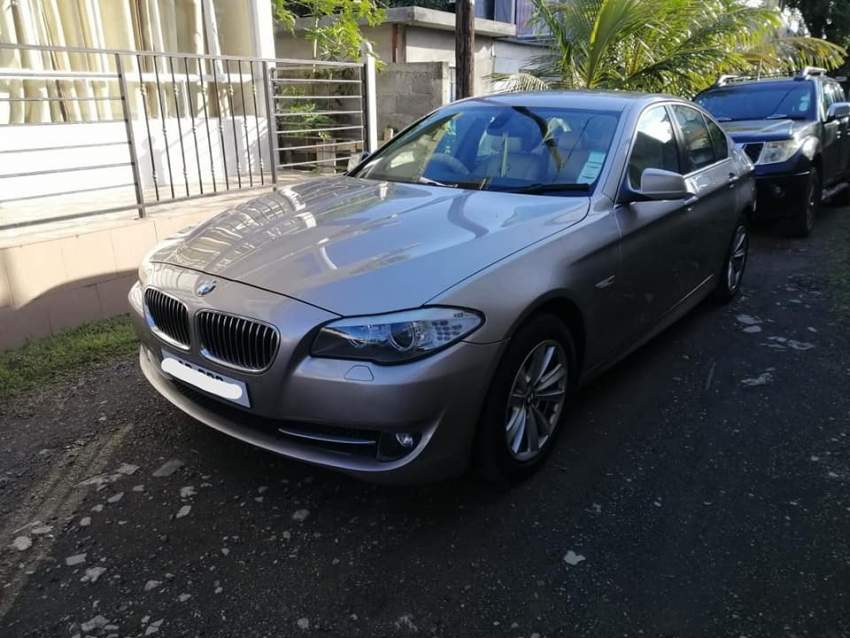 BMW 520I - 2012  - 52600622 - 4 - Luxury Cars  on Aster Vender