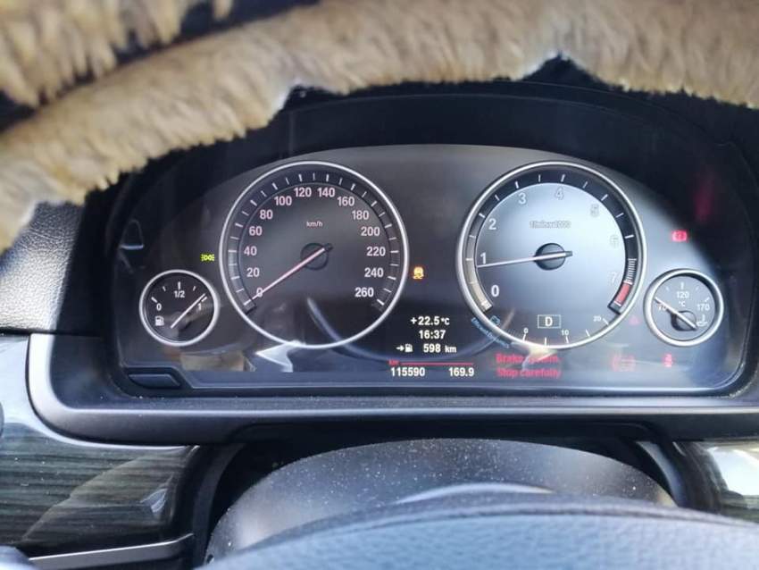 BMW 520I - 2012  - 52600622 - 3 - Luxury Cars  on Aster Vender