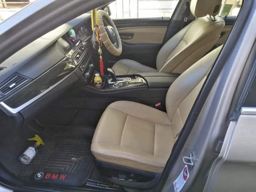 BMW 520I - 2012  - 52600622 - 6 - Luxury Cars  on Aster Vender