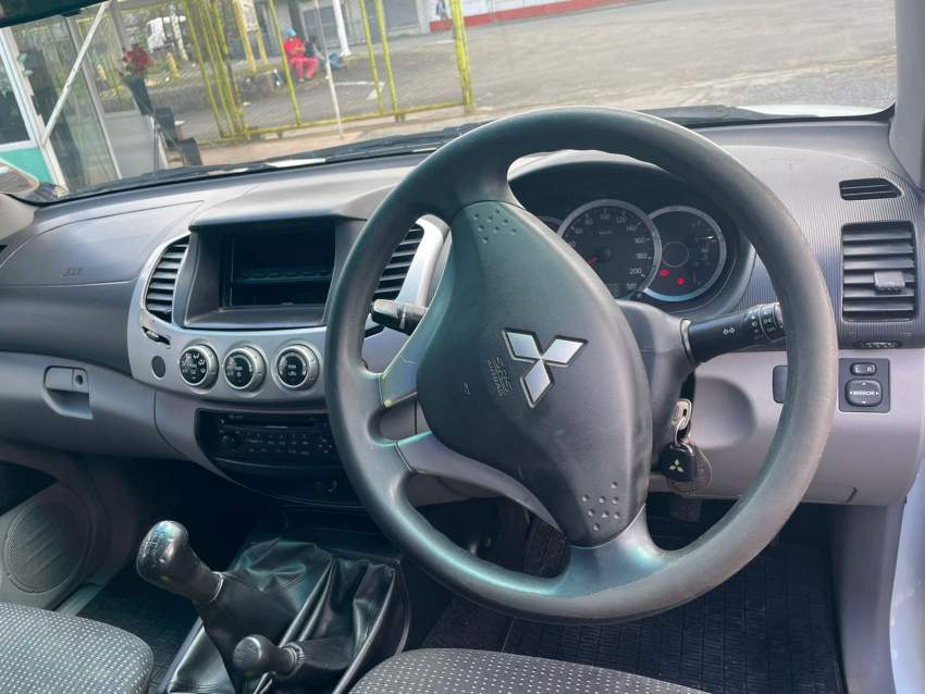 4x4 Mitsubishi L200 Year 13  - 4 - Pickup trucks (4x4 & 4x2)  on Aster Vender
