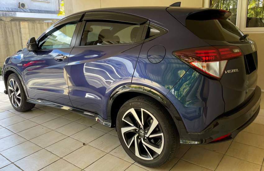 Honda Vezel RS Sensing Hybrid - 2 - SUV Cars  on Aster Vender