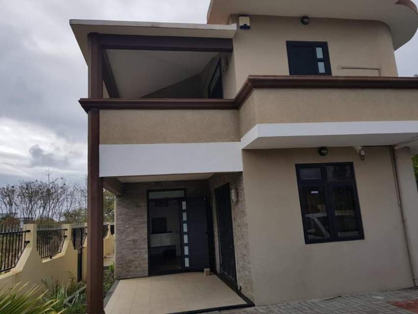 2 SEMI FURNIDHED  APARTMENTS ON SALE AT PEREYBERE - RS 4 M NEG EACH - 3 - Apartments  on Aster Vender