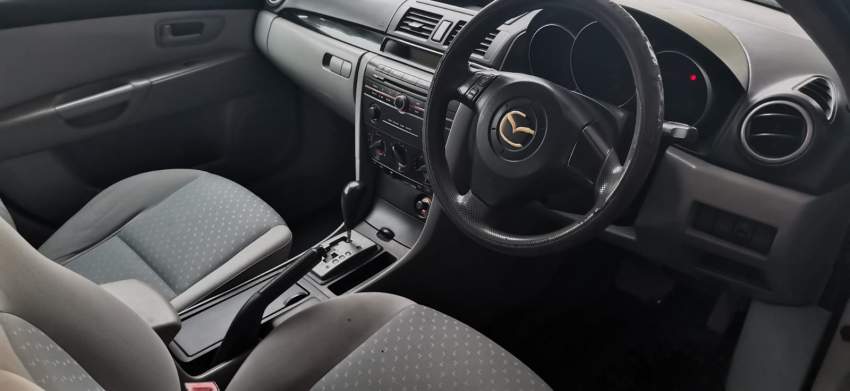 MAZDA AXELA YR ZU 05  - 3 - Family Cars  on Aster Vender