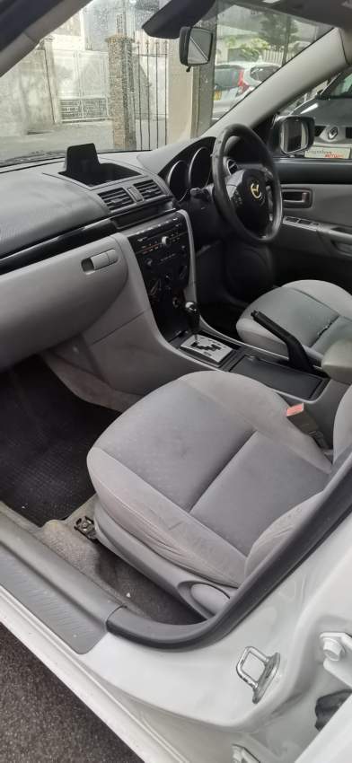 MAZDA AXELA YR ZU 05  - 4 - Family Cars  on Aster Vender