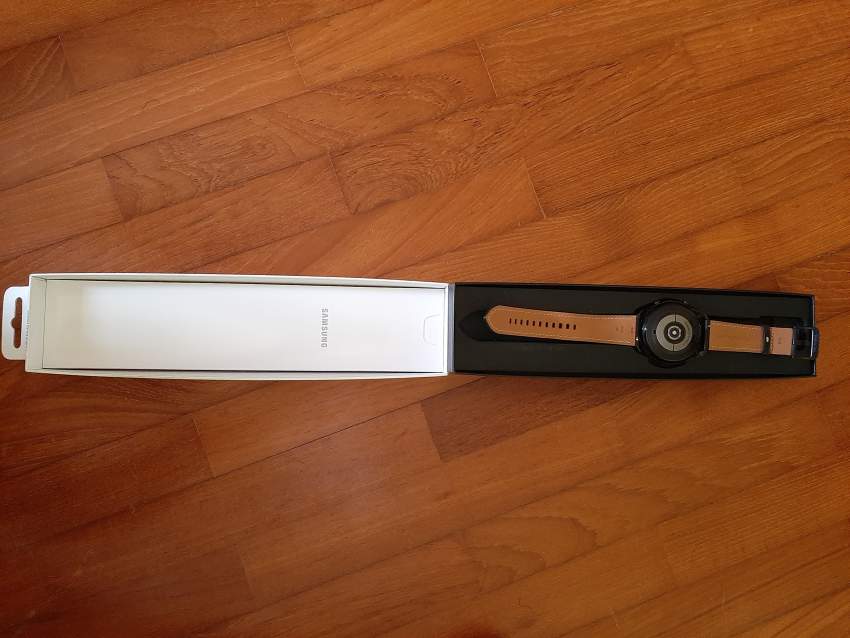 Samsung Galaxy Watch 3 (45mm) - 2 - Smartwatch  on Aster Vender