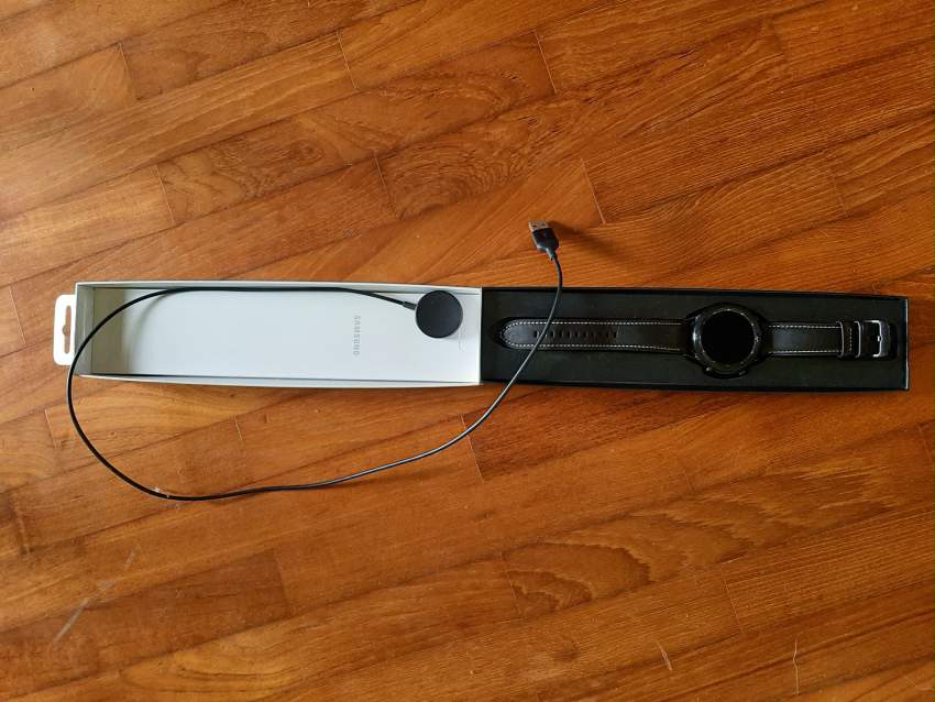 Samsung Galaxy Watch 3 (45mm) - 3 - Smartwatch  on Aster Vender