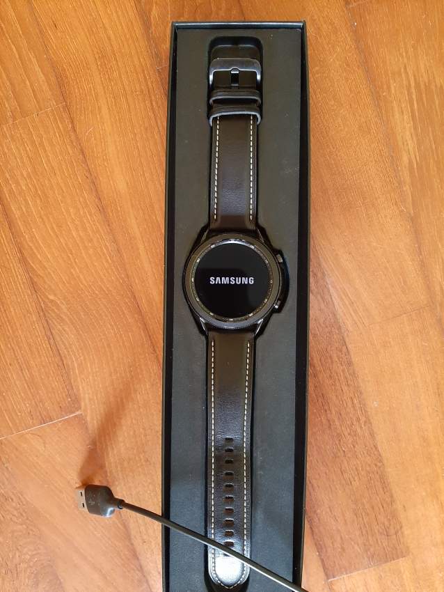 Samsung Galaxy Watch 3 (45mm) - 4 - Smartwatch  on Aster Vender