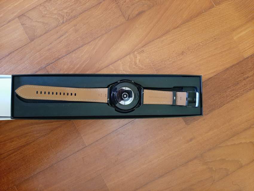 Samsung Galaxy Watch 3 (45mm) - 1 - Smartwatch  on Aster Vender