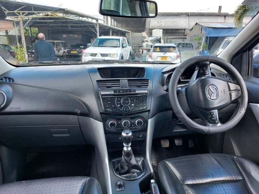 Mazda BT50 Yr 2015 - 4 - Pickup trucks (4x4 & 4x2)  on Aster Vender