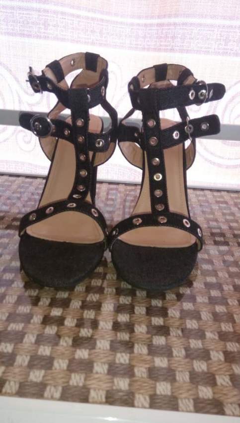 Shoe-la-la heels worn only once  - 1 - Women's shoes (ballet, etc)  on Aster Vender