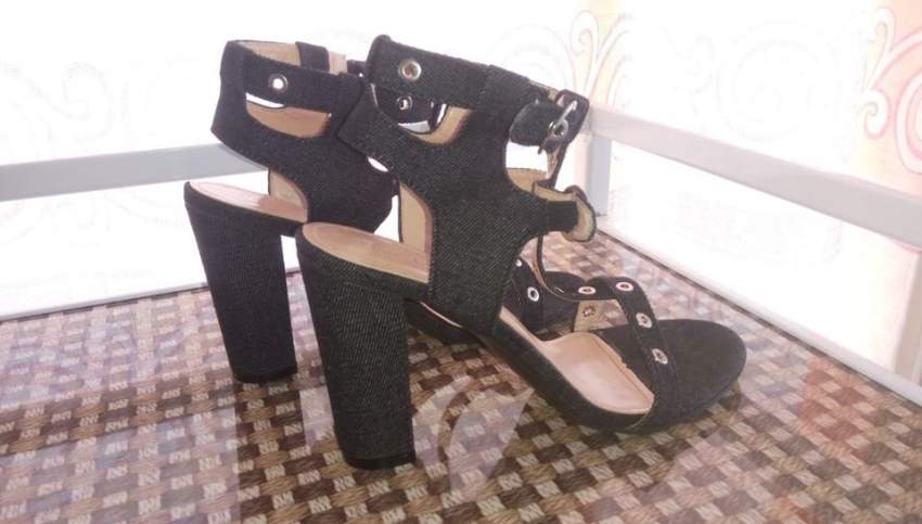 Shoe-la-la heels worn only once  - 0 - Women's shoes (ballet, etc)  on Aster Vender