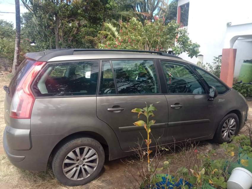 Urgent sale - 6 - Family Cars  on Aster Vender