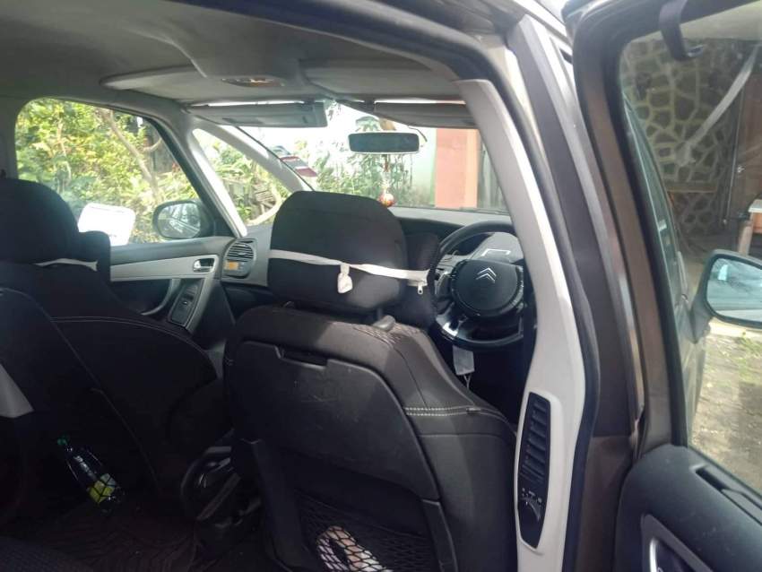 Urgent sale - 7 - Family Cars  on Aster Vender