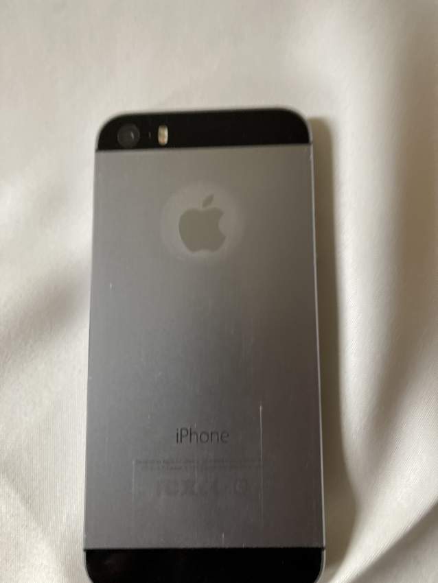 I Phone SE 2015 - 2 - iPhones  on Aster Vender