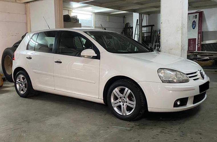 Volkswagen Golf 5- Excellent condition - 5 - Family Cars  on Aster Vender