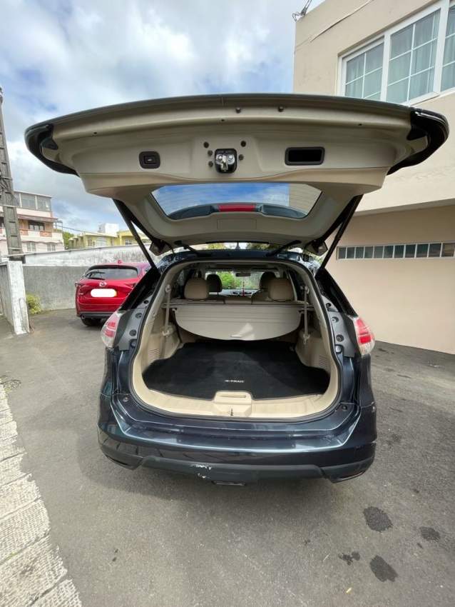 Second- hand Nissan X-Trail - 3 - SUV Cars  on Aster Vender