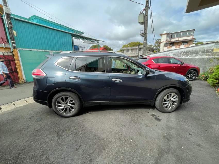 Second- hand Nissan X-Trail - 4 - SUV Cars  on Aster Vender