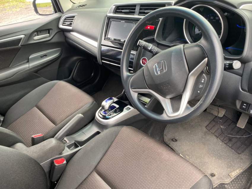 Honda Fit Hybrid  - 5 - Family Cars  on Aster Vender