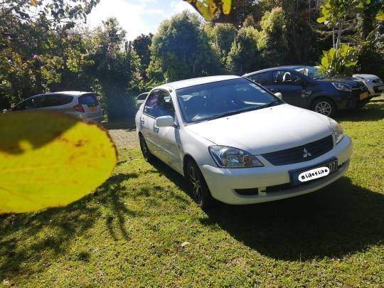 Mitsubishi Lancer Glx  - 3 - Family Cars  on Aster Vender
