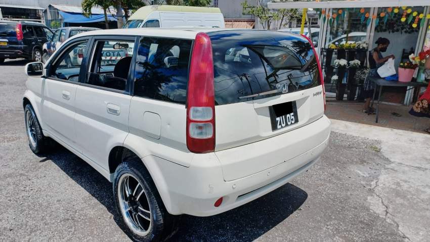 Honda CR-V Year 05  - 5 - SUV Cars  on Aster Vender