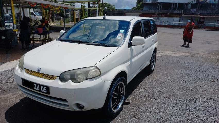 Honda CR-V Year 05  - 4 - SUV Cars  on Aster Vender