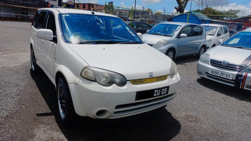 Honda CR-V Year 05  - 6 - SUV Cars  on Aster Vender