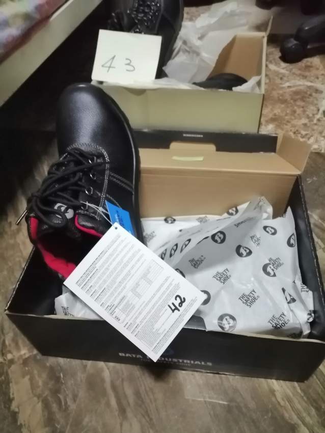 Safety shoes  - 0 - Other building materials  on Aster Vender