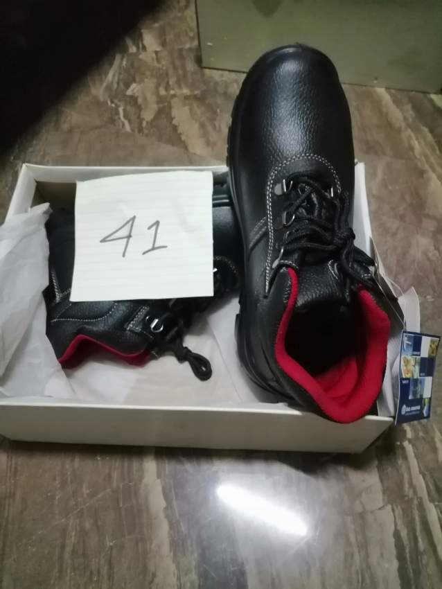 Safety shoes  - 3 - Other building materials  on Aster Vender
