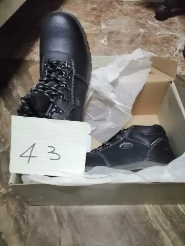 Safety shoes  - 4 - Other building materials  on Aster Vender