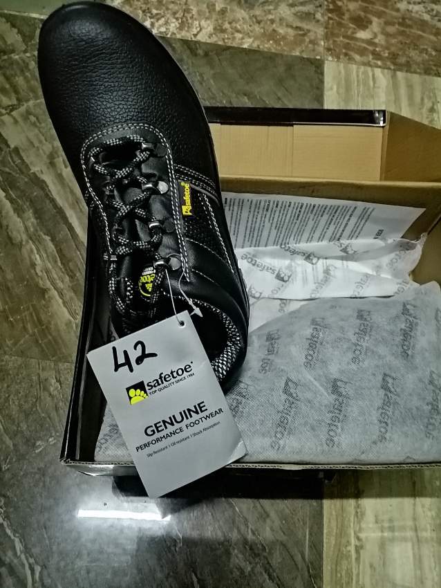 Safety shoes  - 2 - Other building materials  on Aster Vender