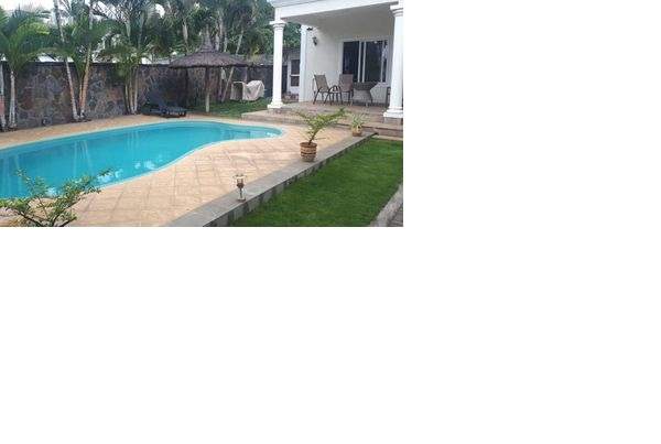 VILLA ON SALE AT ROCHE NOIRES- RS 7.2 M NEG - 4 - Villas  on Aster Vender