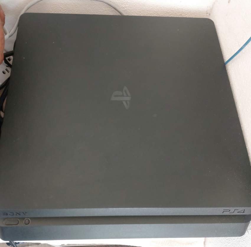 Ps4 slim a vendre - 1 - PlayStation 4 (PS4)  on Aster Vender