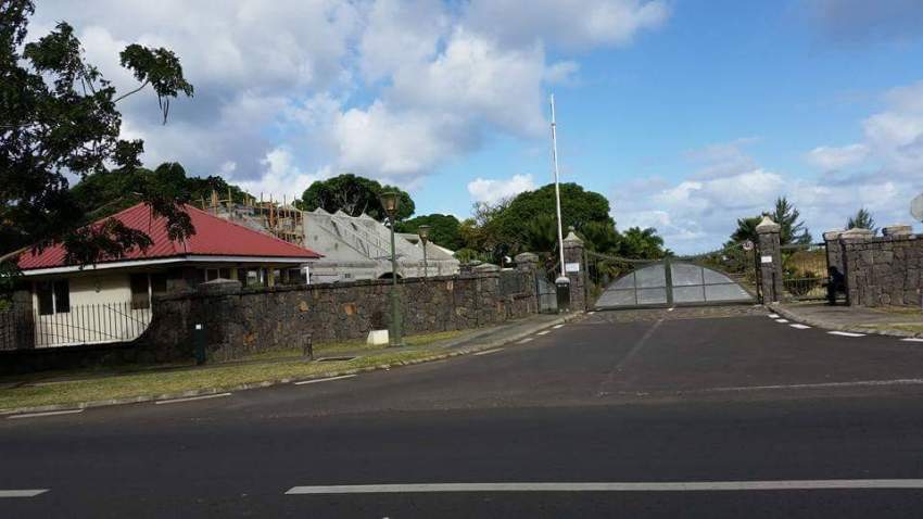 ** 32 perches Residential land, Morcellement Beau Vallon - 4 - Land  on Aster Vender