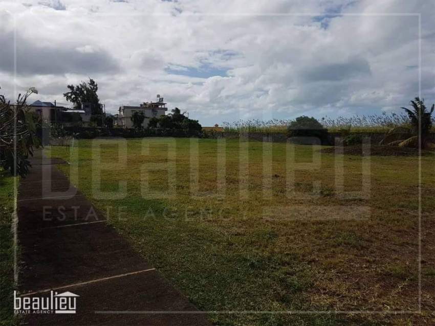 ** 32 perches Residential land, Morcellement Beau Vallon - 1 - Land  on Aster Vender
