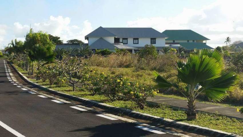 ** 32 perches Residential land, Morcellement Beau Vallon - 2 - Land  on Aster Vender