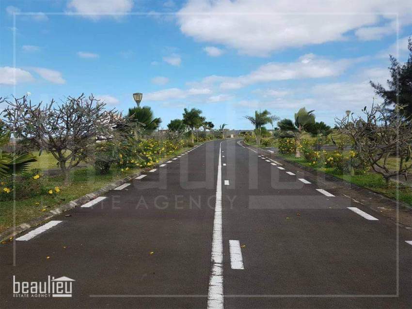 ** 32 perches Residential land, Morcellement Beau Vallon - 3 - Land  on Aster Vender