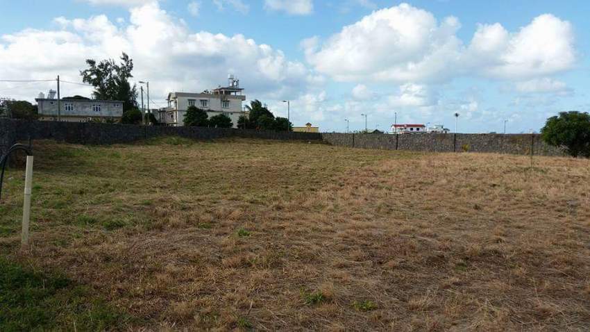 ** 32 perches Residential land, Morcellement Beau Vallon - 0 - Land  on Aster Vender